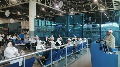 داخل مطار القاهرة.. البحوث الإسلامية يطلق أول قافلة للتوعية بمناسك الحج 