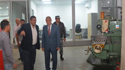 محافظ القليوبية يتفقد عددا من المصانع بمدينة الخانكة