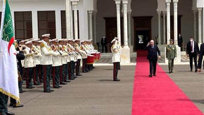 الرئيس الجزائري يبدأ زيارة إلى روسيا لمدة 3 أيام