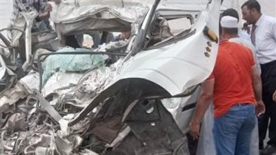 15 ضحية على الأسفلت.. التفاصيل الكاملة في تصادم ميكروباص مع تريلا في الصف