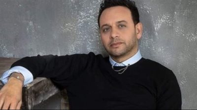 بأغنية بنتي.. مصطفى قمر في مرحلة تسجيل أغاني 