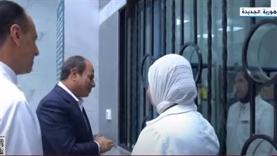السيسي لمسؤولي الوحدة الصحية: الأدوية متوفرة ولا لأ ؟