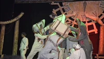 أسئلة بلا إجابات في العرض المسرحي 