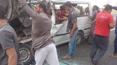 سرعة زائدة.. تفاصيل مصرع 15 شخصا وإصابة آخرين في تصادم سيارتين بالصف