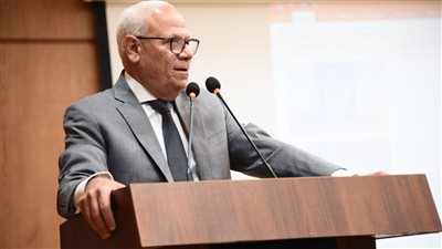 محافظ بورسعيد يتابع مستجدات العمل في تطوير 