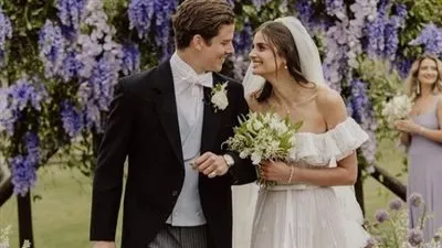 عارضة الأزياء تايلور هيل تحتفل بزفافها على طريقة الغرب الأمريكي