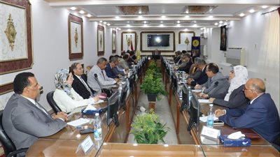 انطلاق محاضرة حول الجوانب القانونية للجامعات في معهد إعداد القادة