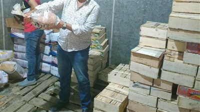 ضبط 1.2 طن مصنعات لحوم وأسماك غير صالحة للاستهلاك الآدمي بالبدرشين