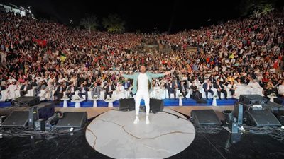 بحضور وزير الخارجية والسفراء والوزراء والآلاف من جمهوره.. تامر حسني يُمنح لقب أشمل فنان في العالم بحفل مهرجان الإذاعة والتلفزيون بتونس