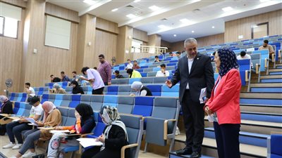 إجراء اختبارات اللغة الإنجليزية لطلاب المستوى الأول بجامعة المنصورة الجديدة