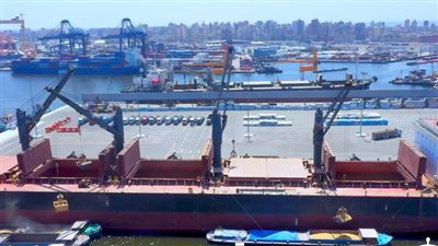 الرئاسة تكشف خطة الدولة لـ التحول إلى مركز لوجستي وتجاري عالمي (فيديو)