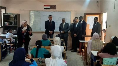 سفير السودان ووكيل تعليم الجيزة يتفقدان امتحانات شهادة الأساس السودانية 