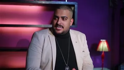 مؤدي مهرجانات أبو ليلة يسخر من الموسيقار عمر خيرت والملحن عمرو مصطفى 