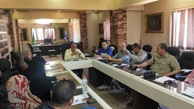 رئيس مركز ومدينة نبروه يمر على إدارة الإيرادات لمتابعة سير العمل بها