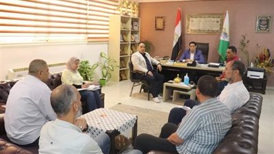 الوكيل يجتمع بـ لجنة الإستثمار لتنظيم سير العمل على المشروعات الاستثمارية 