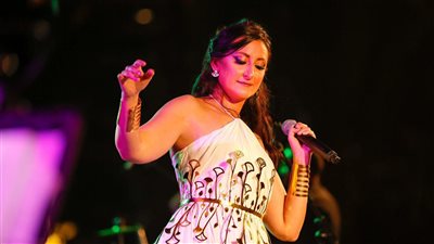 خلال 120 دقيقة و17 أغنية.. أميرة سليم تحتفل بطريقتها باليوم العالمي للموسيقي بمتحف الحضارة