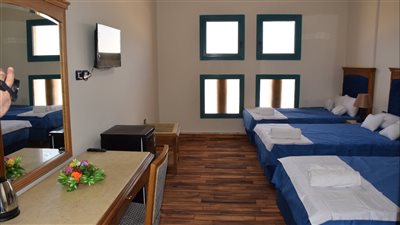 بعد توقف لمدة 3 سنوات.. رئيس جامعة حلوان يفتتح أعمال صيانة وتطوير دار الضيافة