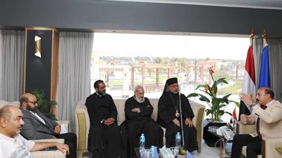 الأنبا عمانوئيل يهنئ محافظ أسوان بمناسبة عيد الأضحى المبارك 