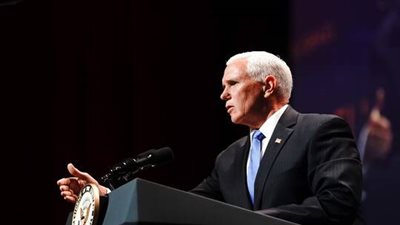 زيلينسكي يبحث عضوية أوكرانيا في 