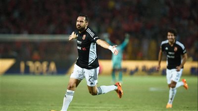 تفاصيل العروض المقدمة للتعاقد مع علي معلول ومنصبه الإداري في الأهلي