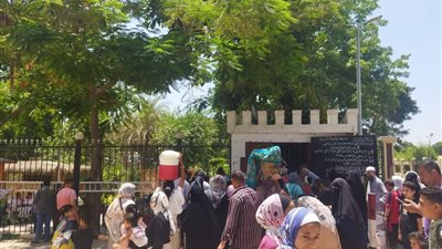 حدائق القناطر الخيرية تواصل استقبال المواطنين في رابع أيام العيد