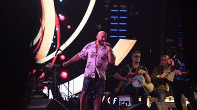 بأجواء صيفية.. محمود العسيلى يشعل أولى حفلات العلمين