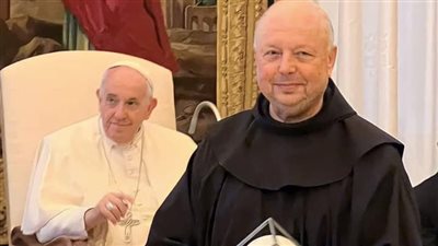 بطريرك الأرمن الكاثوليك يُهنىء الأب حنا جلوف الفرنسيسكاني لتعيينه مطرانًا ونائبًا رسوليًا في سوريا