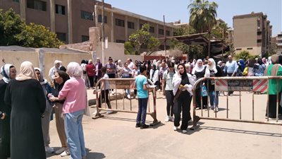 تباين آراء طلاب الثانوية العامة حول امتحان الفيزياء والتاريخ بالقليوبية