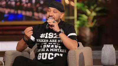 اليوم.. عصام كاريكا ضيف 