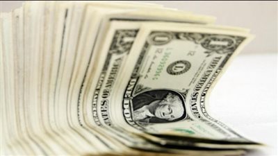 سعر الدولار اليوم الاثنين.. السوق السوداء تنتظر عودة البنوك للعمل