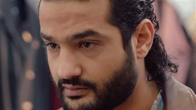 وصول جثمان الفنان أحمد قنديل لمسجد الحصري