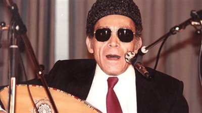 فقد بصره وطرده والده من قريته.. كيف عانى الشيخ إمام فى بداية حياته