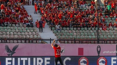 دعما لفلسطين.. جماهير الأهلي ترتدي الأسود في مدرجات مباراة صن داونز