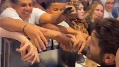 حشد جماهيري كبير في مول مصر لـ لقاء تامر حسني 