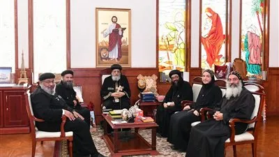 البابا تواضروس يستقبل الأنبا يوليوس ومسؤولي تطوير برامج أسقفية الخدمات