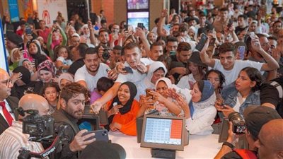 بالڤيديو.. ضجة عارمة بمول مصر بسبب النجم تامرحسني 