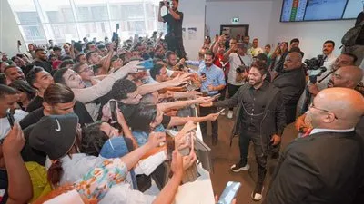 بشخصية هارون.. تامر حسني يغزو سينما مول مصر لمشاهدة فيلم تاج مع الجمهور