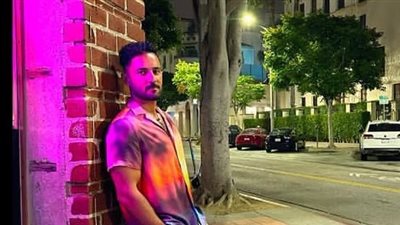 الجمهور يغازل حسني شتا في أحدث ظهور له من كاليفورنيا