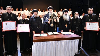 البابا تواضروس يشهد حفل تكريم خريجي 