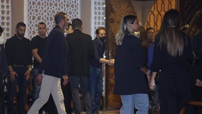 مدحت صالح أبرز الحاضرين في عزاء الفنان علاء عبد الخالق (صور)