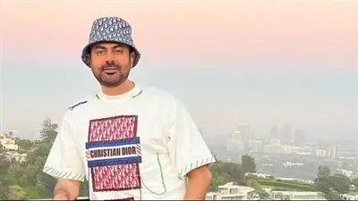 محمد كريم في إطلالة أنيقة بأحدث ظهور له