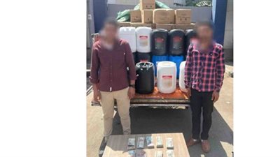 ضبط شخصين لتجميعهما زيوت السيارات وإعادة بيعها بالأميرية 