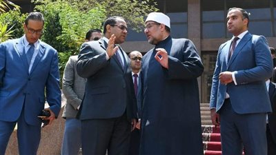 وزير الأوقاف ورئيس الجهازالمركزي للتنظيم والإدارة يتفقدان سير أعمال الاختبارات