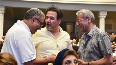 بحضور كوكبة فنية.. علي الحجار يبدأ حفله بحضون هائل