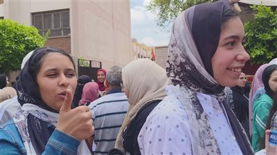الامتحان في مستوى الطالب المتوسط.. فرحة طلاب الثانوية العامة بالدقهلية 