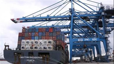 تداول 36 سفينة حاويات وبضائع عامة بميناء دمياط