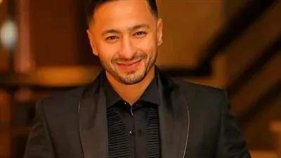 بلحية ونظارة شمسية.. حمادة هلال يشوق جمهوره لأحدث أعماله الفنية