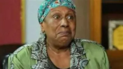 عمرو محمود ياسين يرد على الكومبارس برنسة عبد الغني بعد تصريحاتها عنه: 