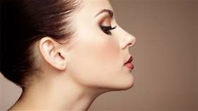 كيف تحصلين علي مكياج خيالي ووجه منحوت كالنجمات.. تعرفي