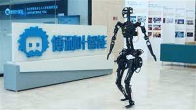 يطرح قريبا.. شركة صينية تطور روبوت للقيام بمهمات التمريض (فيديو)